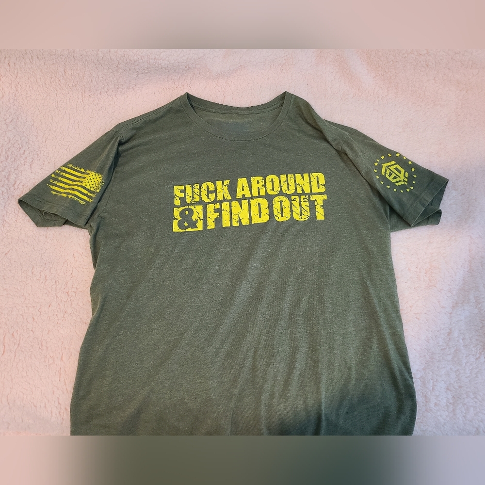 Livesore Men's XXL Athletic Shirt